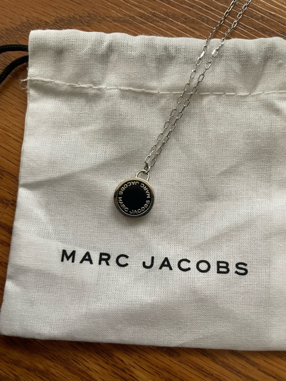 Marc Jacobs Logo Disc Pendant Necklace Silver Tone with Dust Bag - Picture 3 of 5